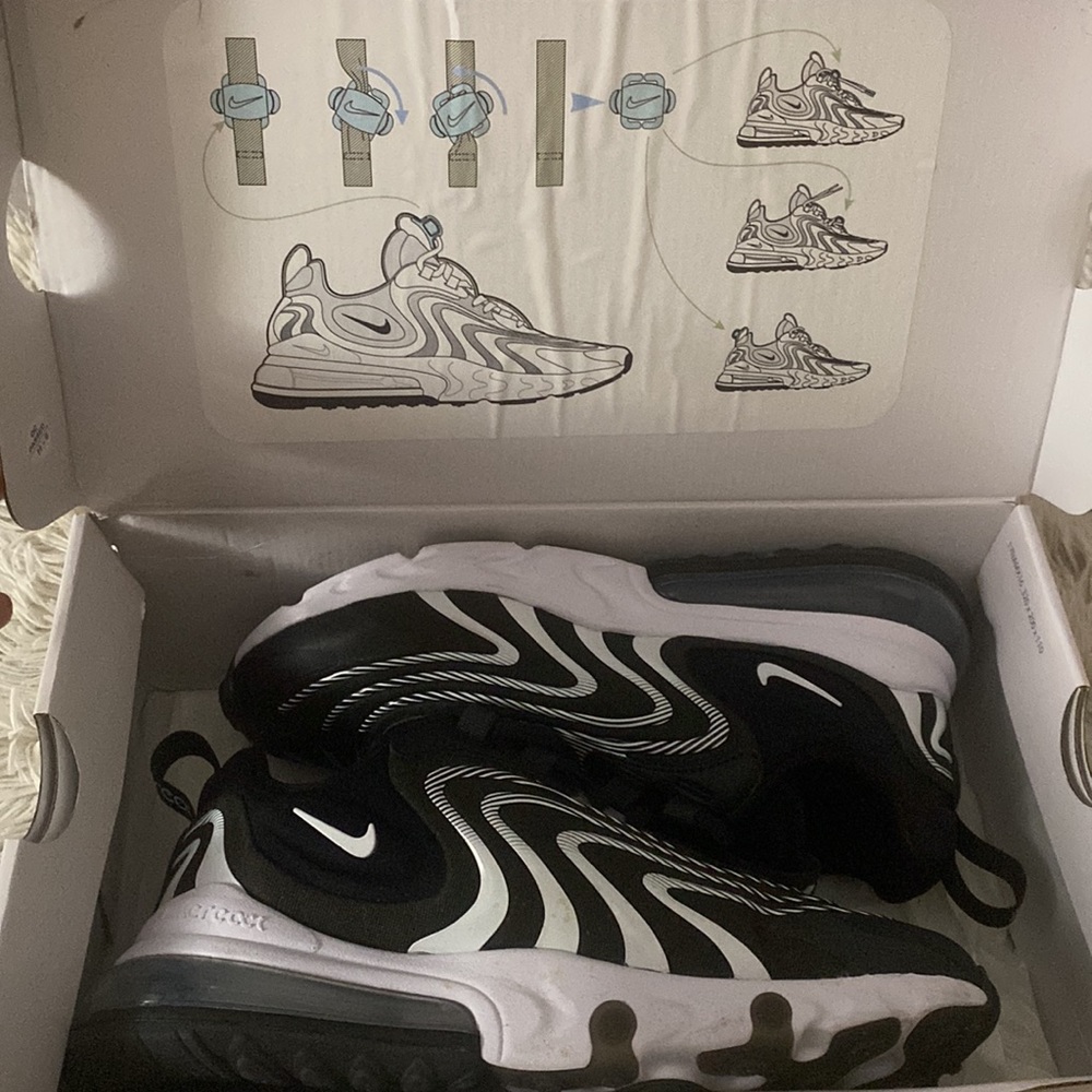 Nike - Picture 4 of 4